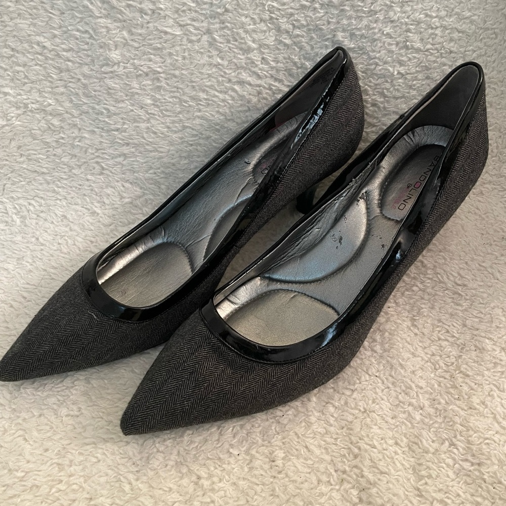 Bandolino Flexible Pointed Toe Kitten Heel Size 10